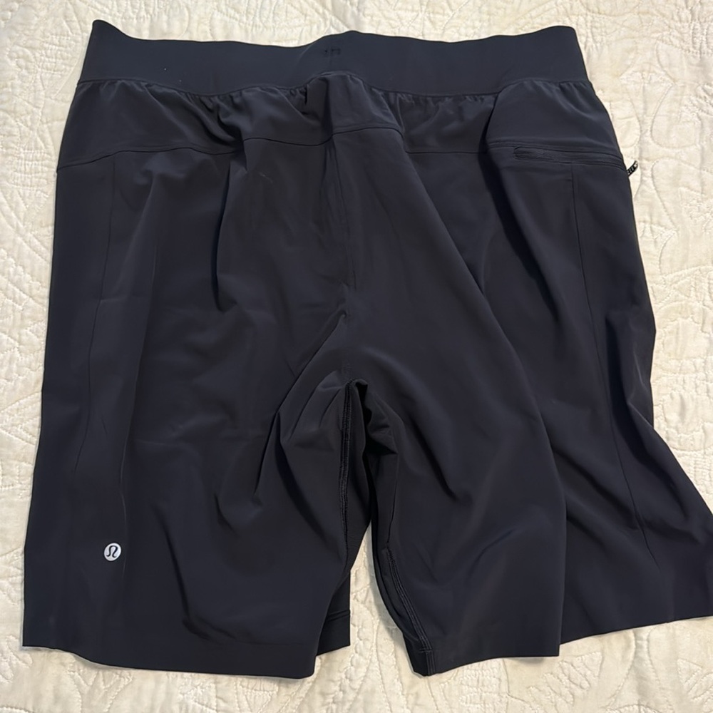 Men’s Lululemon athletic shorts  XL - Picture 2 of 4